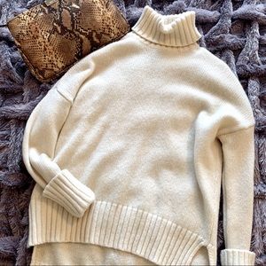 BCBGMAXAZRIA Turtleneck Wool sweater. New
